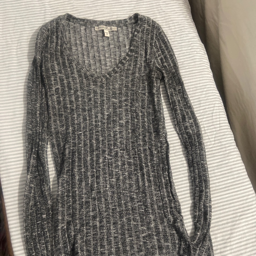 Long sleeve V-neck